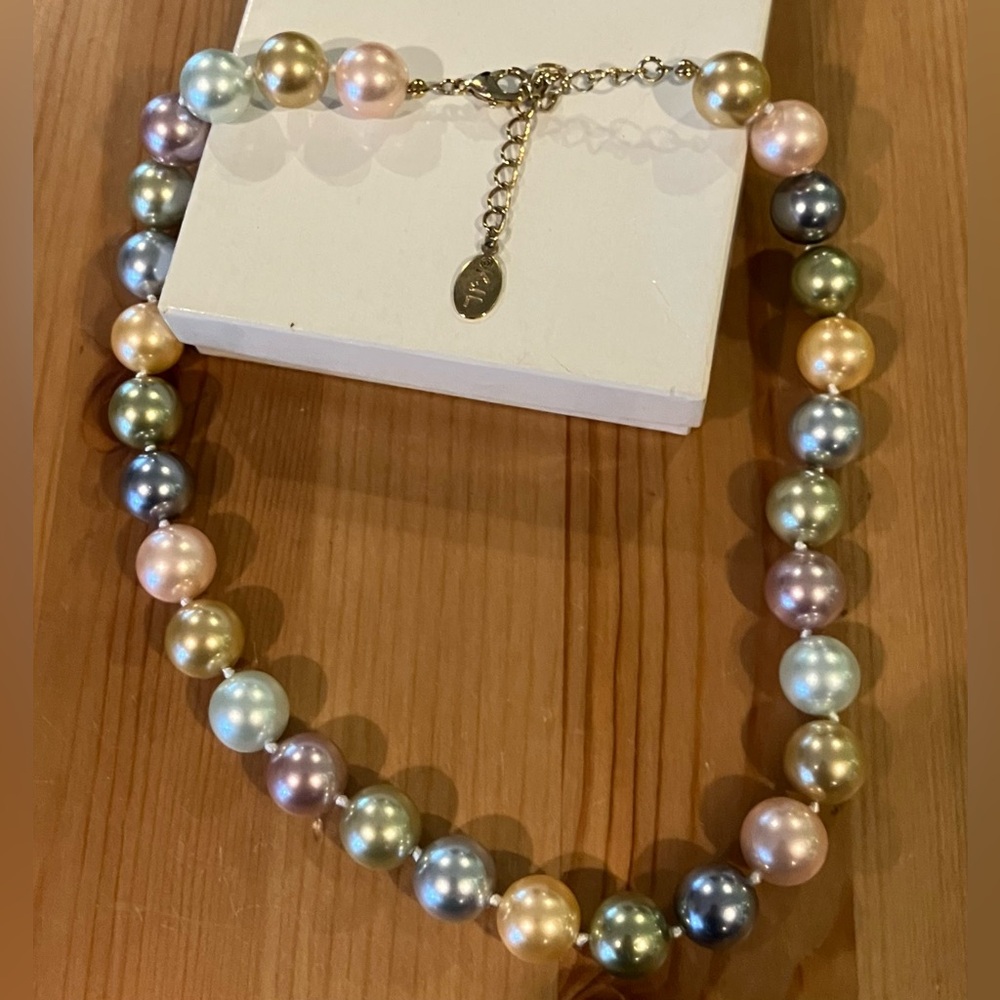 EUC Kenneth Jay Lane Pastel Pearl Inaugural Necklace 18” Adjustable Chain to 21”